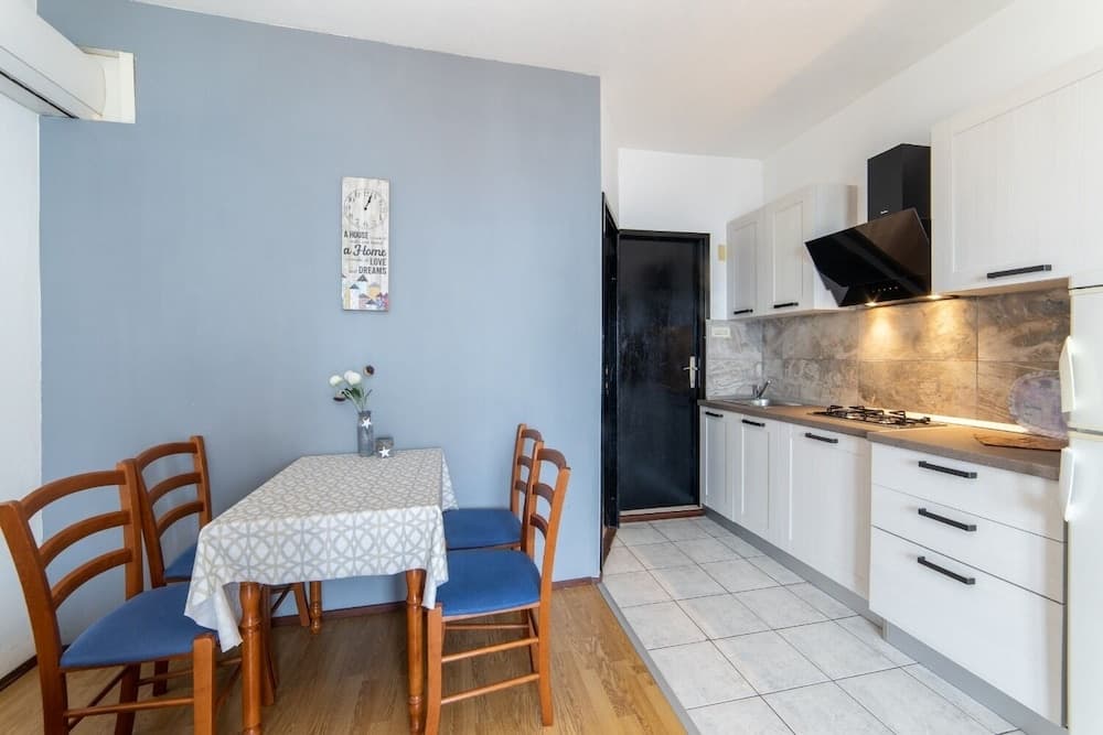 More - 60m From the sea - A3 Sime