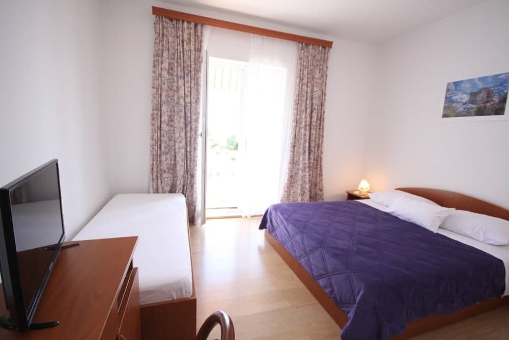 Nikola 1 - Free Parking - A6