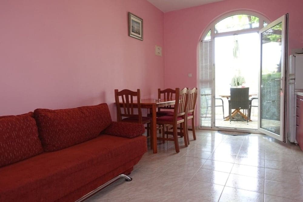 Ivo - Family Friendly - A1 Crveni