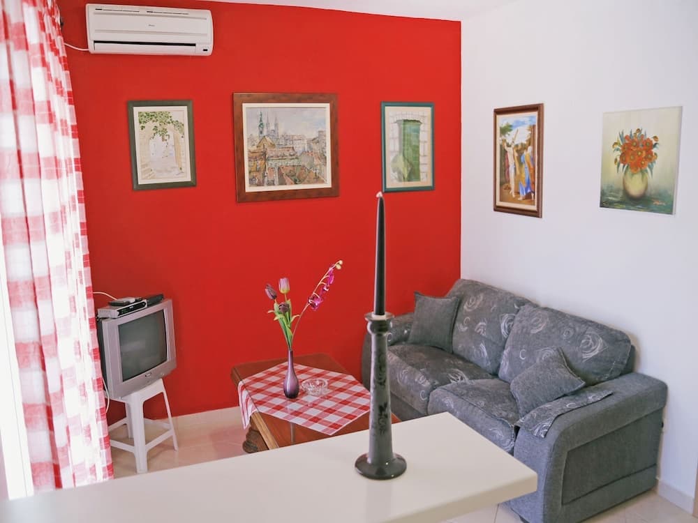 Matea - With Nice Garden - A3 Dolje