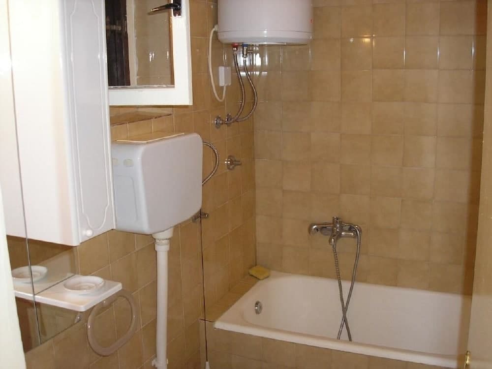 Zelko - With Garden - A1