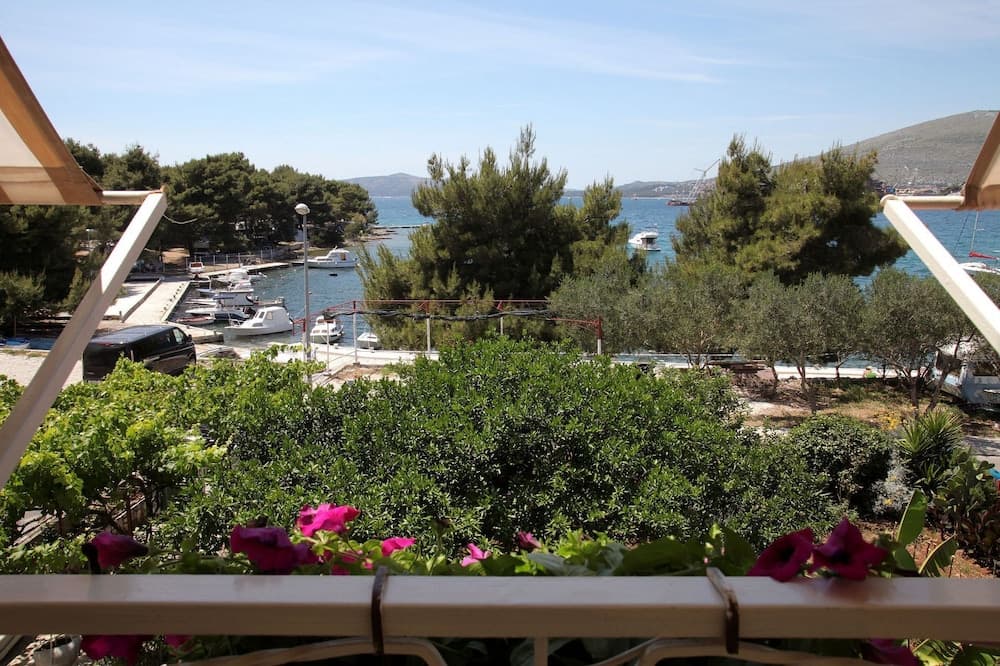 Laura - 20m From the sea - A4