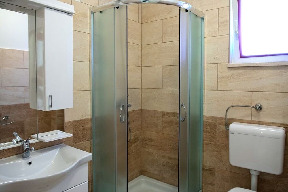 Robi - 50m From Beach - SA4