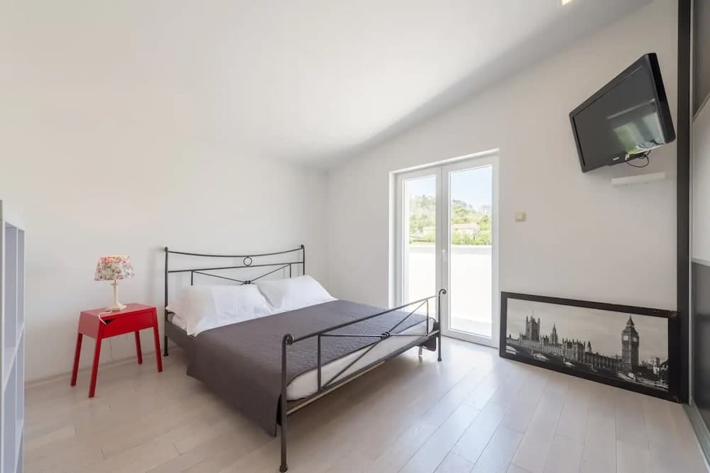 Joanna - With Pool - H