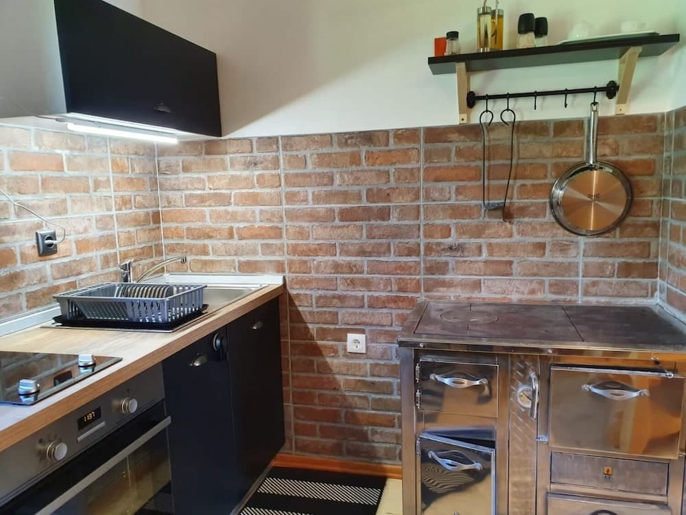 Laura - Wooden House - H