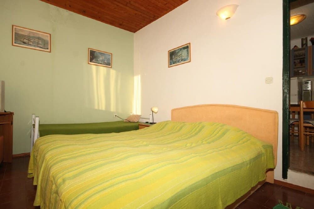 Kira - 20 M From the Beach - A1