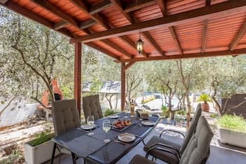 Maslina - Close to the sea - H