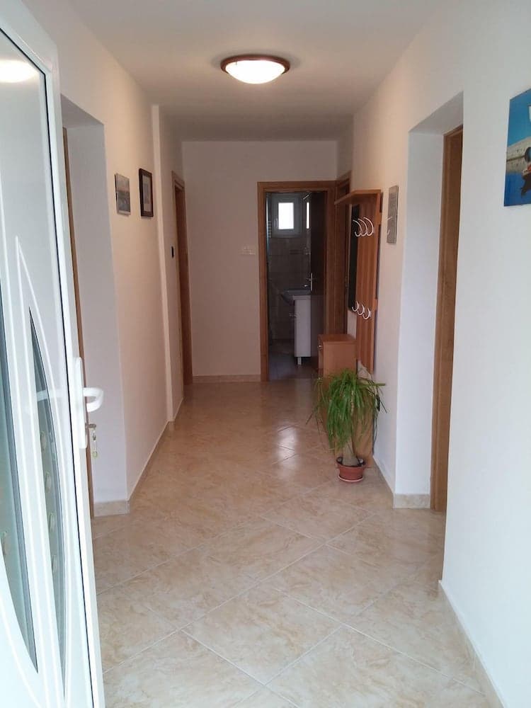 Nadica - Free Parking - A1