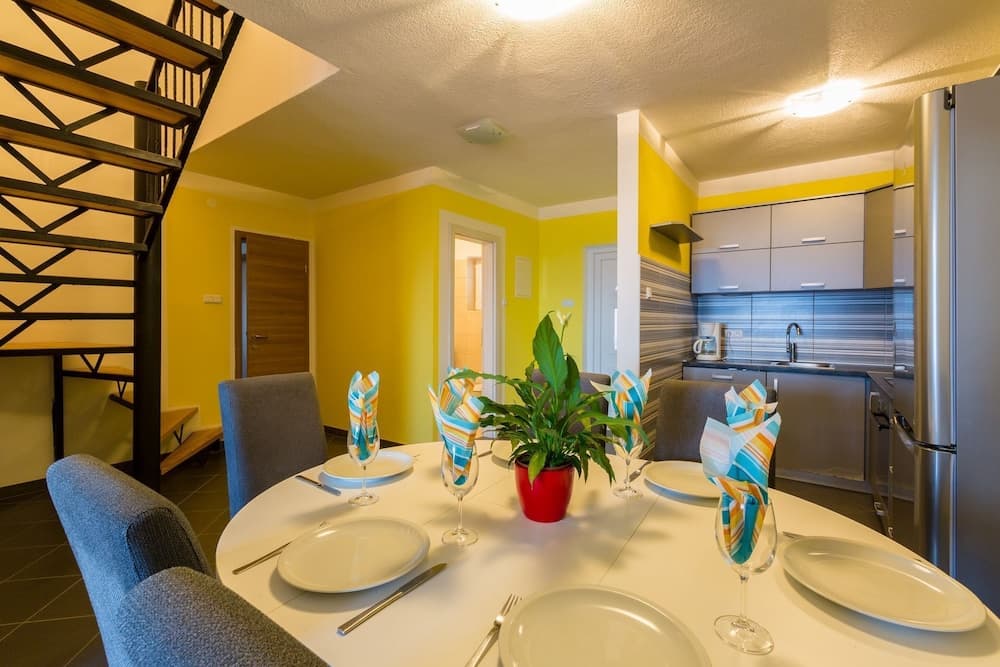 Tomica - Open Pool - A4 Dvoetažni