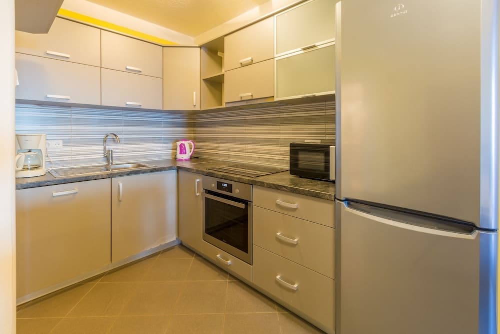 Tomica - Open Pool - A4 Dvoetažni