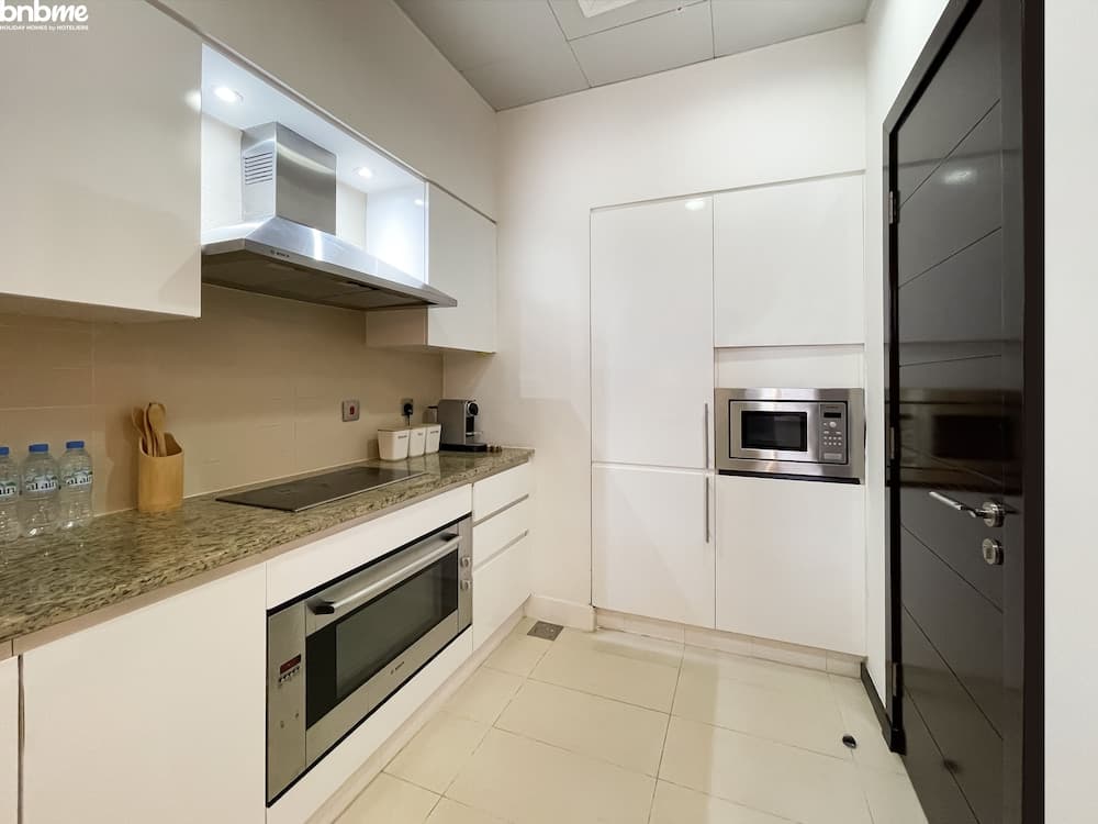 1B-Tiara Aquamarine-G05 by bnbme homes