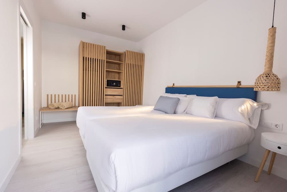 Esmeralda Cotillo Homes by LIVVO