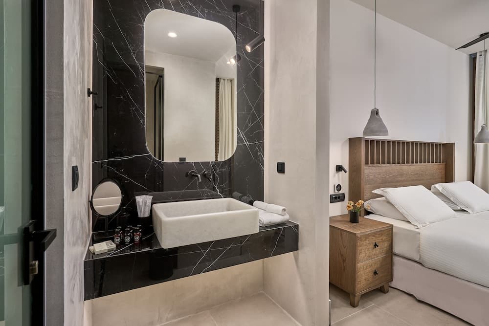 Ios Grand Pool Suites