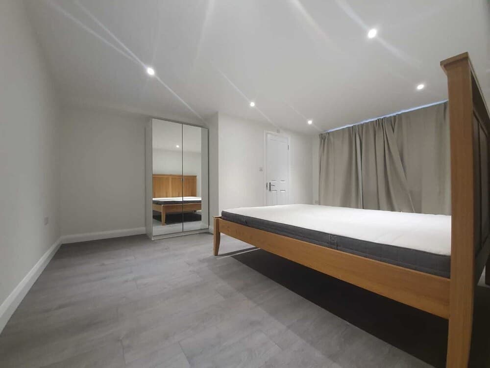 2 Bed Hollywood Movie Themed Apt