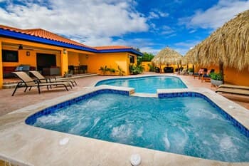 Newly Renovated! Polynesian Themed in Noord!