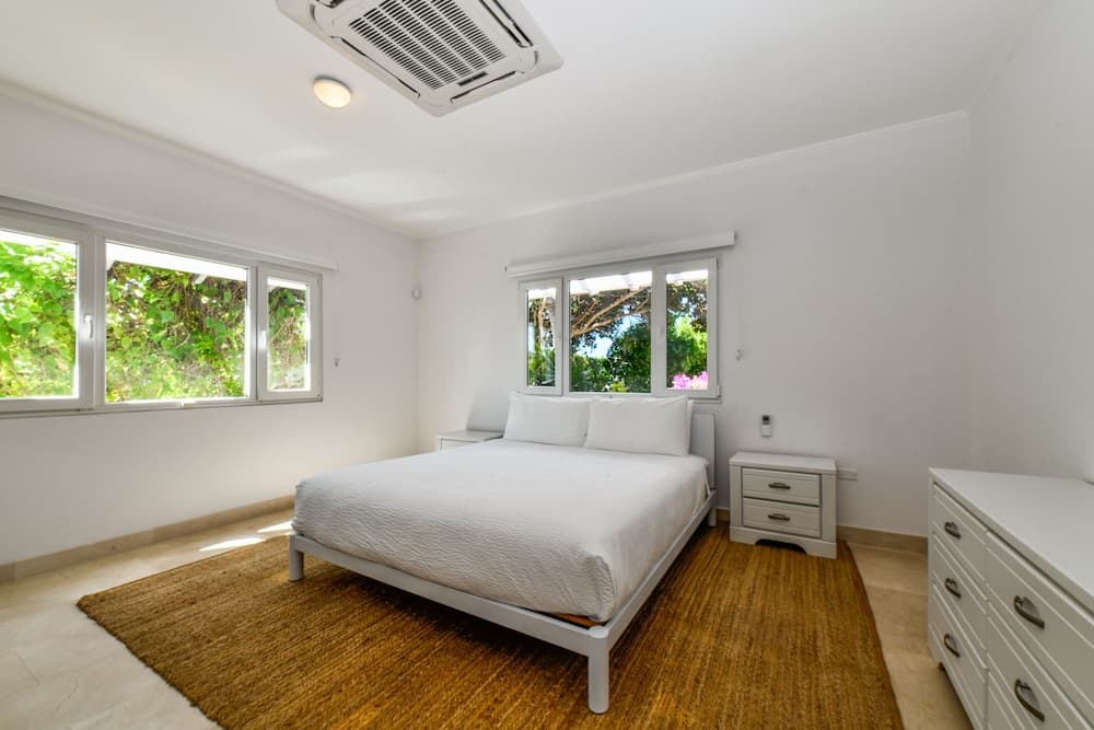 Beach Front Luxury Villa! Boca Catalina Malmok!