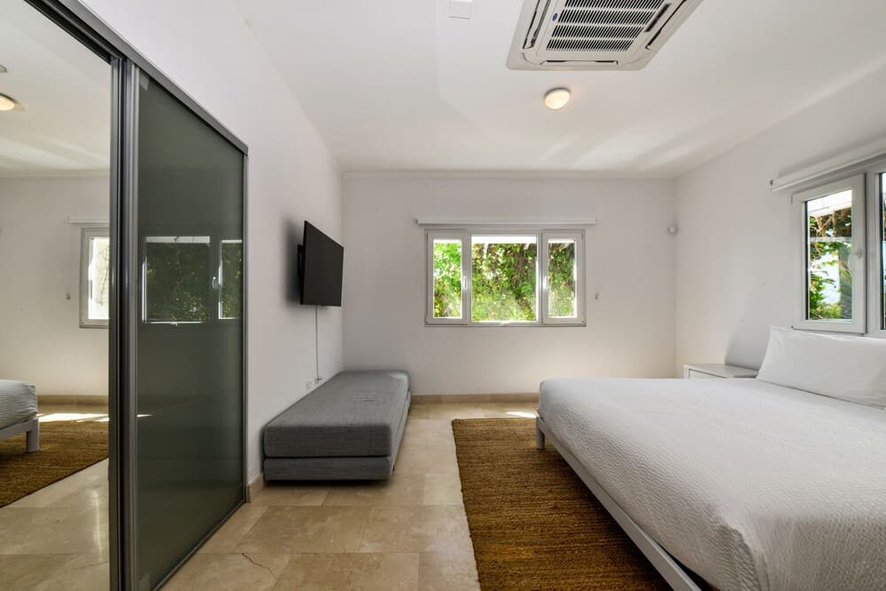 Beach Front Luxury Villa! Boca Catalina Malmok!