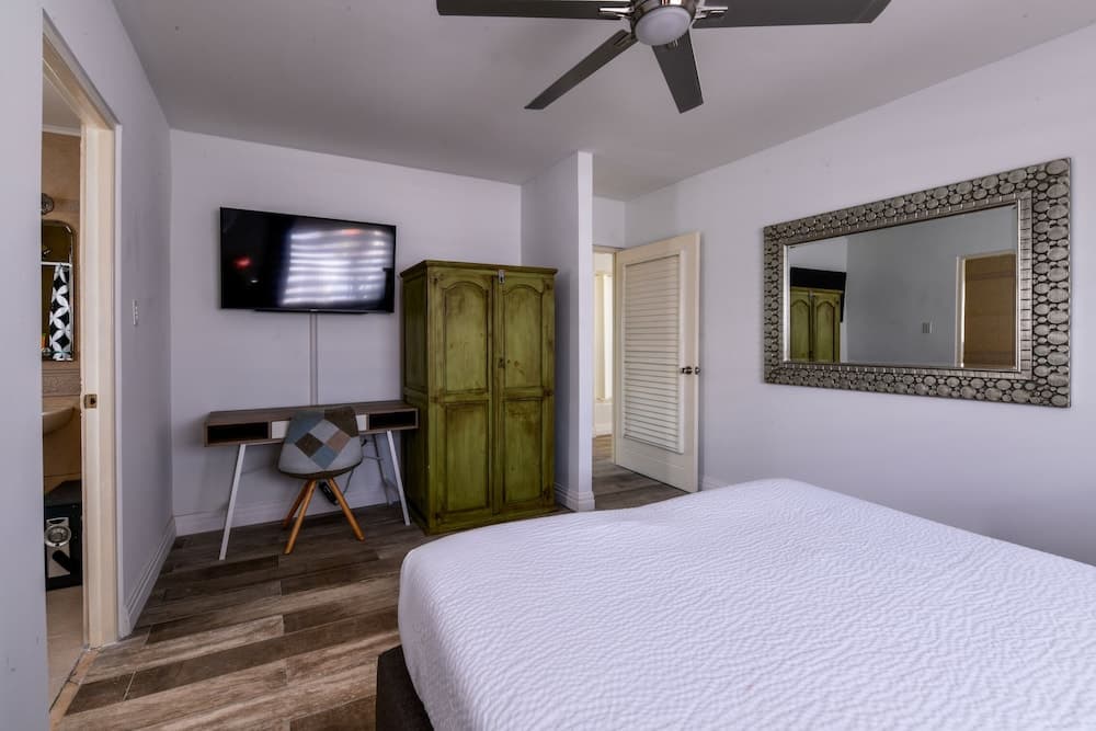 Ocean View! Fully Renovated Villa, Private Pool!