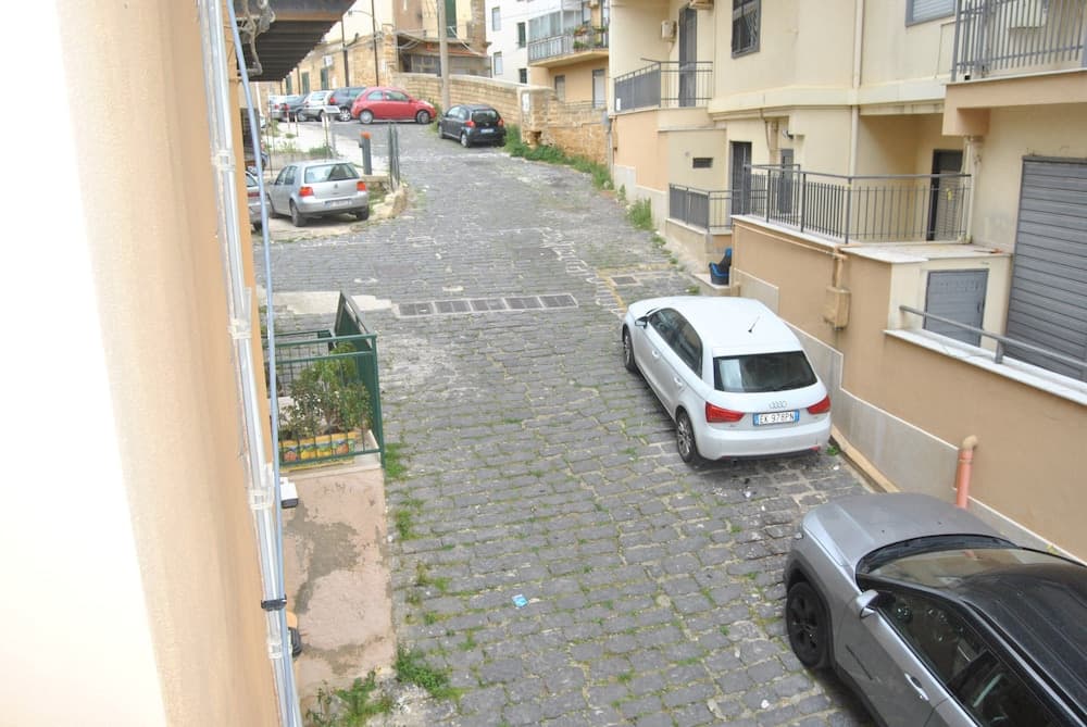 Agrigento Centre - 1-bed Apartment - Sleeps 4