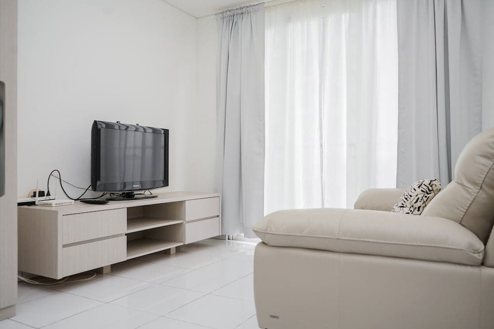 Modern Look And Comfy 2Br At Casa De Parco Apartment