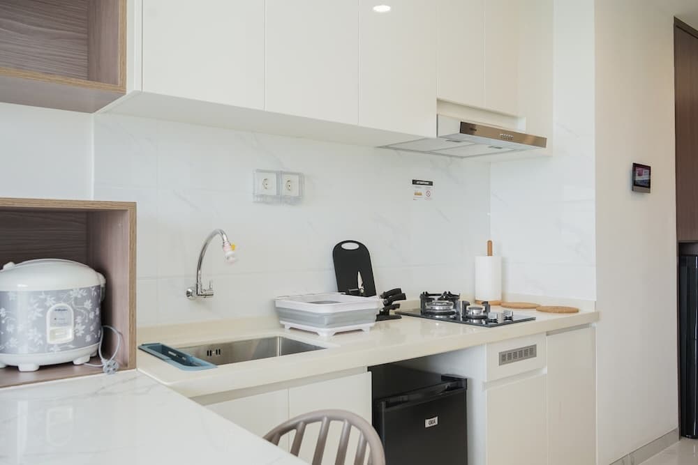 Homey And Cozy Living 2Br At Sky House Bsd Apartment