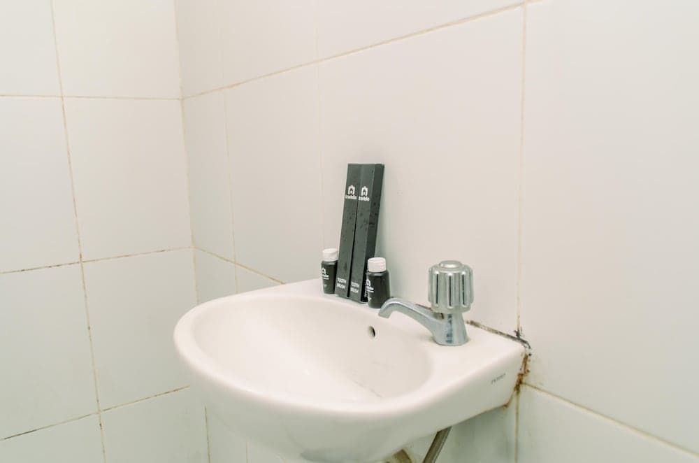 Warm And Cozy Studio Apartment (No Kitchen) At Aeropolis Residence