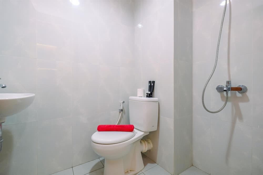 Comfy And Minimalist Studio At Evenciio Margonda Apartment