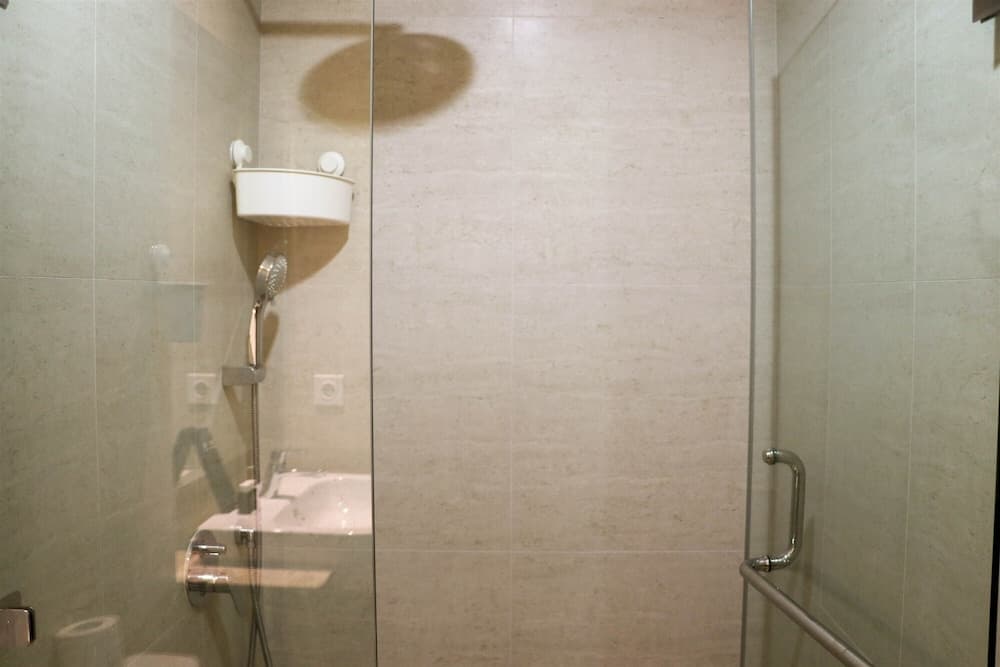 Nice And Stylist Studio At Gold Coast Apartment