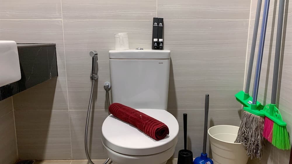 Minimalist And Comfort Studio At West Vista Apartment