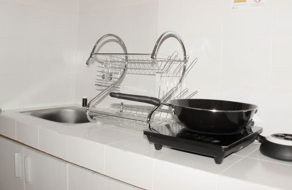 Homey And Cozy Studio Apartment At Elvis Tower