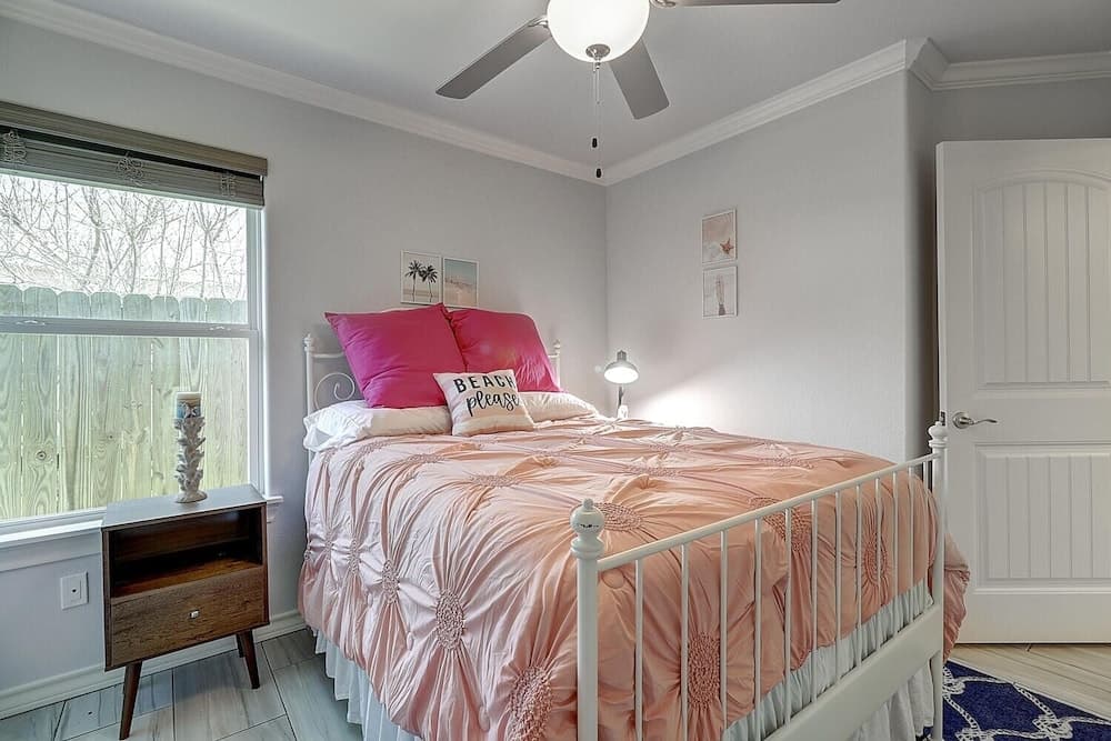 A Wave From It All 3 Bedroom Home by RedAwning