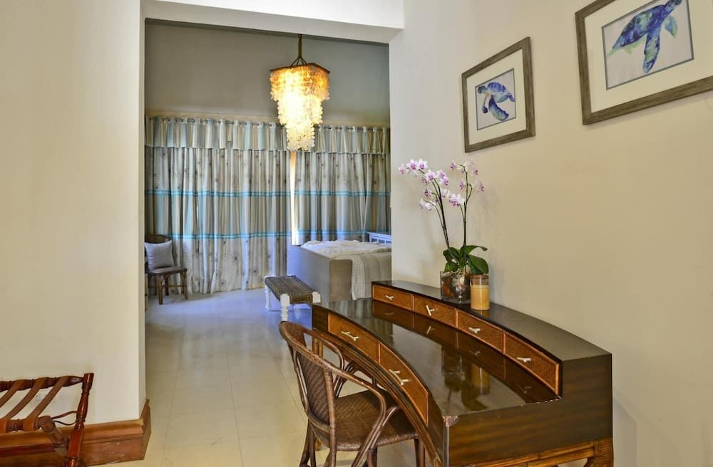 Ocean and Golf View 5-bedroom Villa With Unique Tropical Style