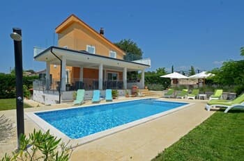 Villas in Kanfanar With 4 Bedrooms and 5 Bathrooms