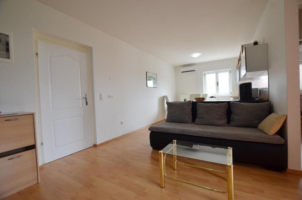 Kliska in Rovinj With 1 Bedrooms and 1 Bathrooms