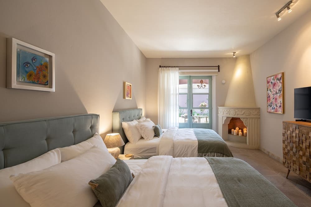 HOLT Magnificent 6BR Villa in Malanquin Golf Club