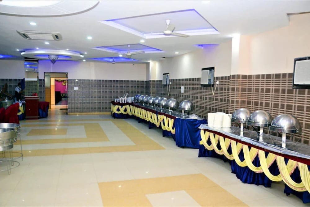 Goroomgo Pradeep Palace Gorakhpur