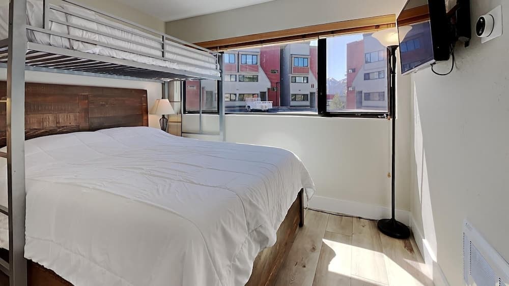 1849 Condos 563 2 Bedroom Condo by Redawning