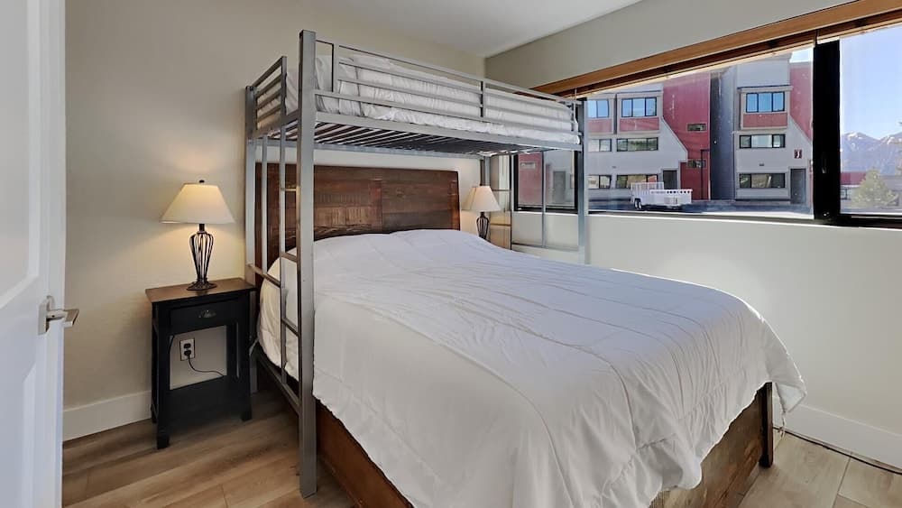 1849 Condos 563 2 Bedroom Condo by Redawning