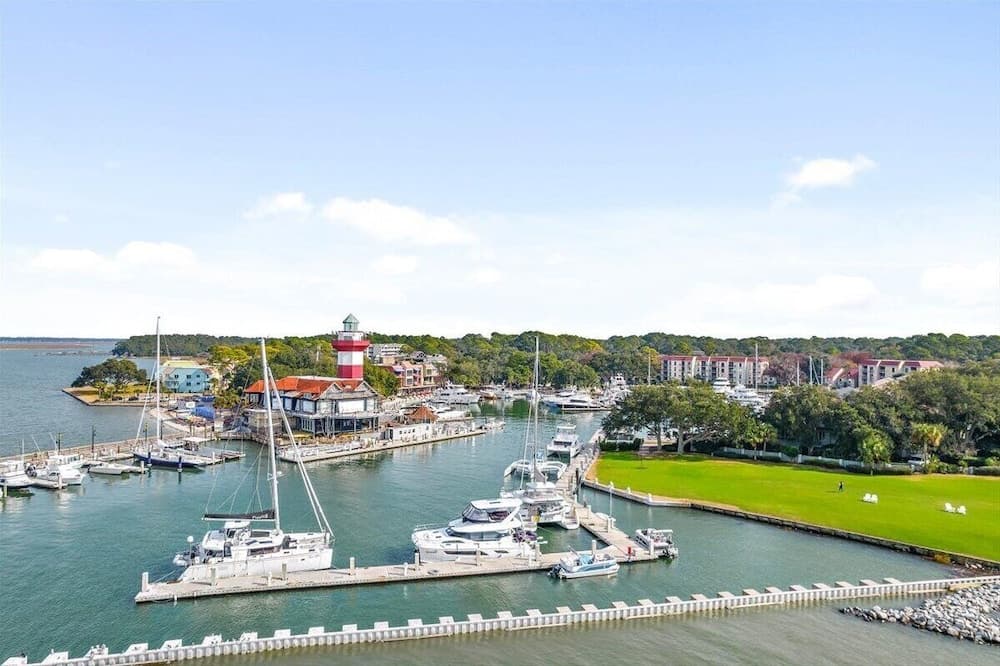 Lighthouse Tennis 2383 by Hilton Head Retreats