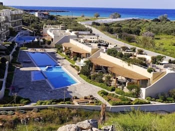 Immaculate 2-bed Apartment in Makrygialos