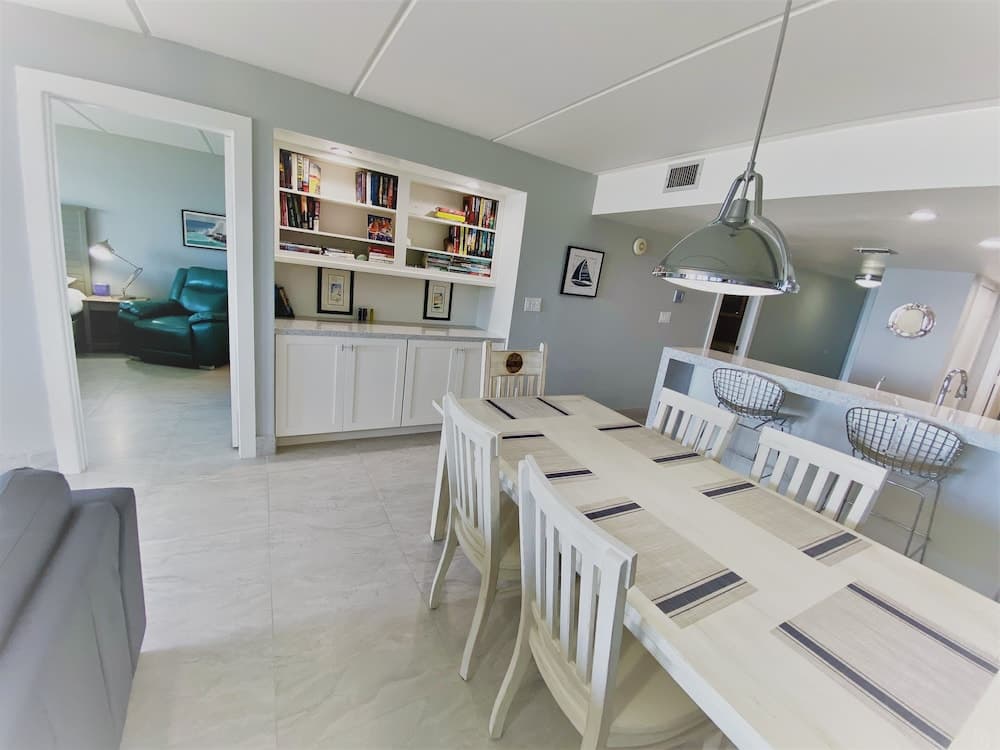 Edgewater Condo Unit #502 2 Bedroom Condo by Redawning