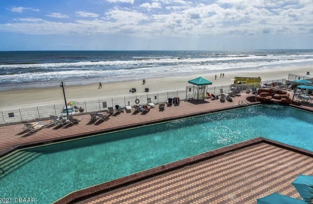 Beautiful Beachfront Resort Condo