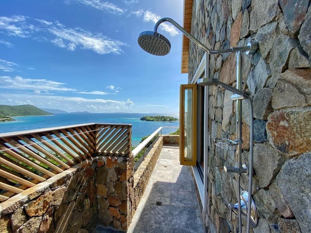 Luxury 7BR Waterfront Villa w Instaviews Boat