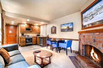 K B M Resorts: Cbi-202, Wood Fireplace, Wifi & Parking, Mountain Views!