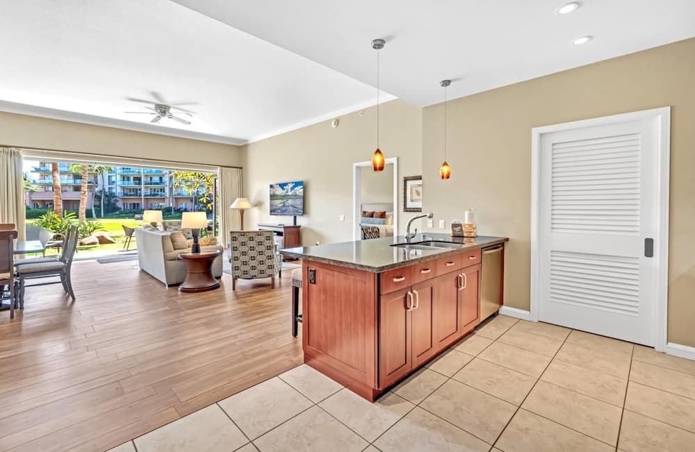 K B M Resorts- Hkk-104 Gorgeous Resort View 2bed , 2ba With Large Lanai