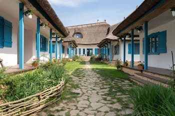 5 Chirpici - Small Traditional Resort