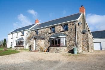 The Lake House Retreat - 7 Bedroom