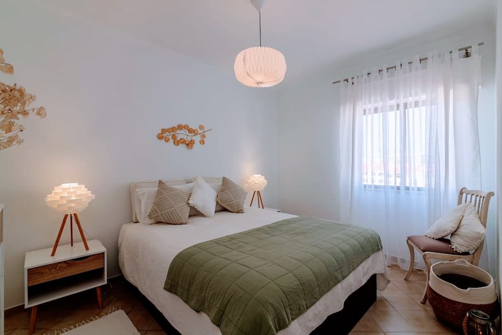 Holiday 1 Bed Apartment With Pool in Albufeira