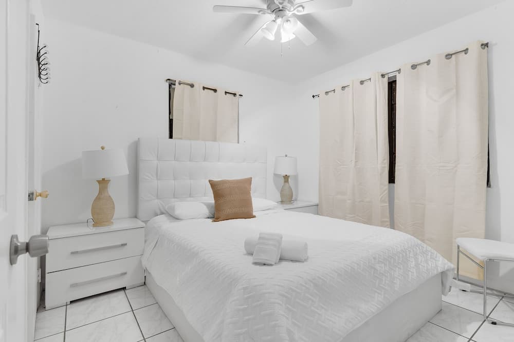 Wynwood Central 2BD Apartment w Parking