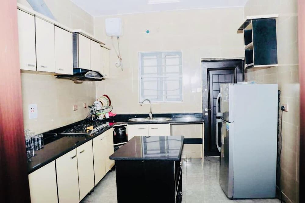 Charming 3-bed House in Lekki